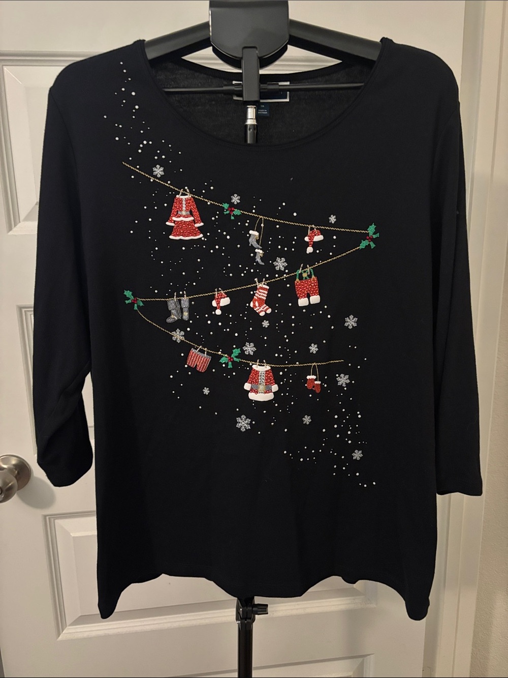 Karen Scott black holiday shirt SZ 1X festive graphic clothesline glitter cotton